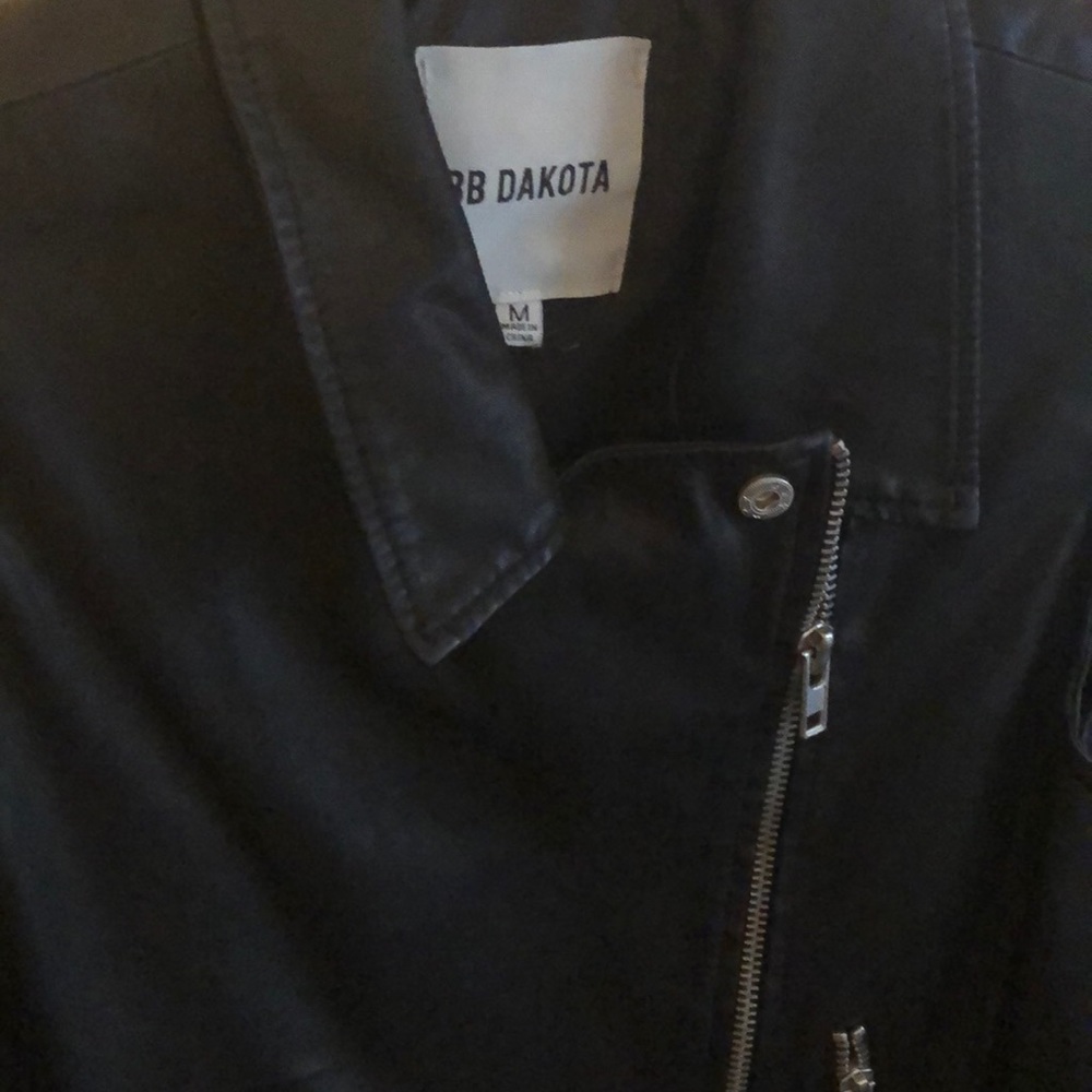 Vest - Picture 3 of 4
